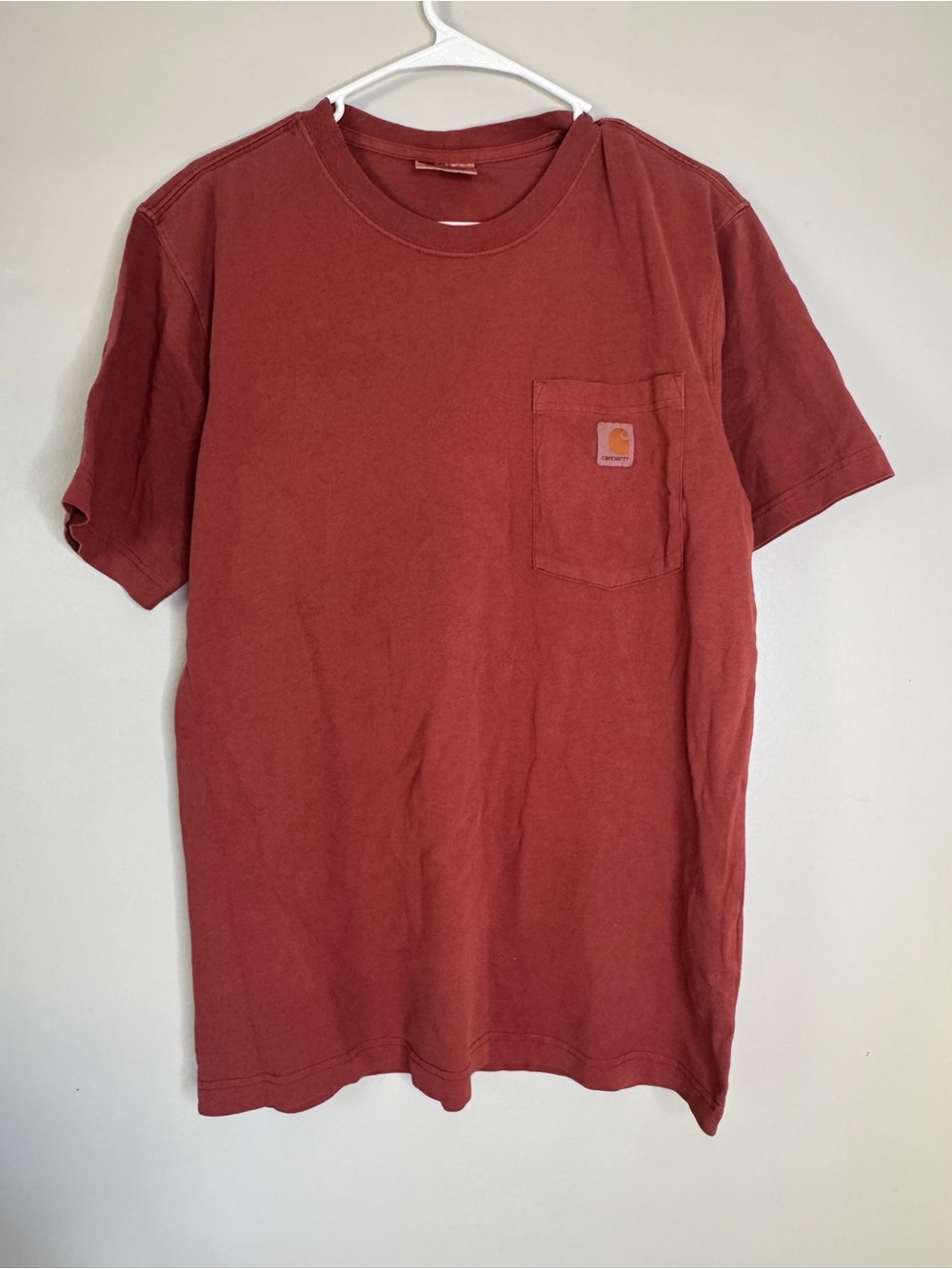 Carhartt Men’s Short Sleeve Pocket Tee in Brick Red
